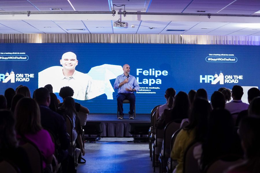 Felipe Lapa em palestra: Gupy HR On The Road